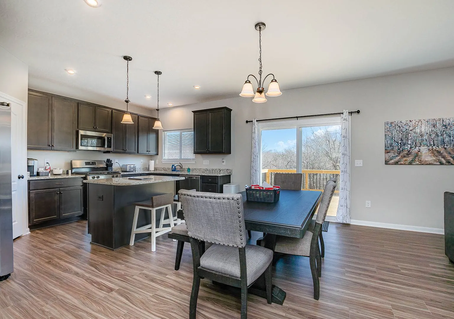 Brand new and fully furnished corporate executive home — Photo 3
