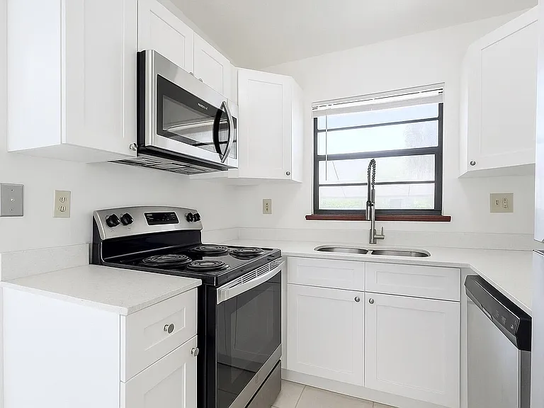 1226 N Haverhill Rd #4 — Photo 2