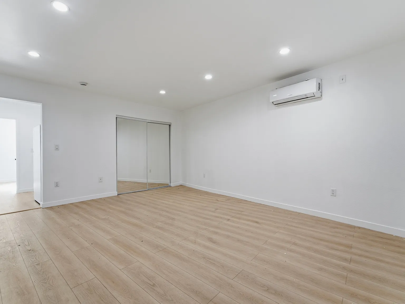 Studio, 390 sqft, $1,850 — Photo 3