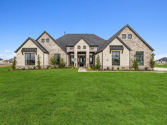 Front of new construction home in Dallas Fort Worth from Kindred Homes.