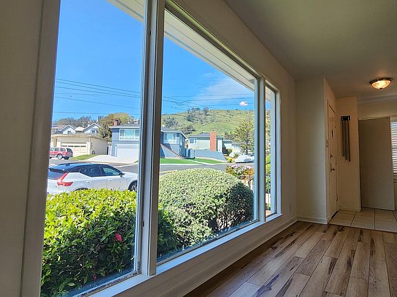 4th image of 420 Orange Ave