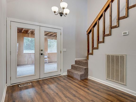 2nd image of 121 Needles Ct