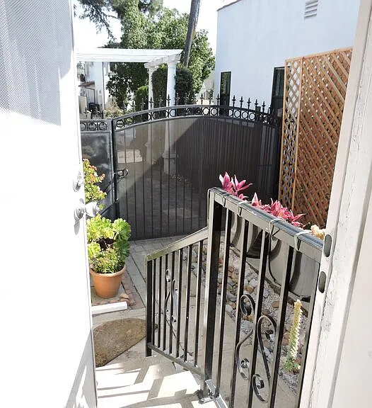 559 N Windsor Blvd — Photo 30