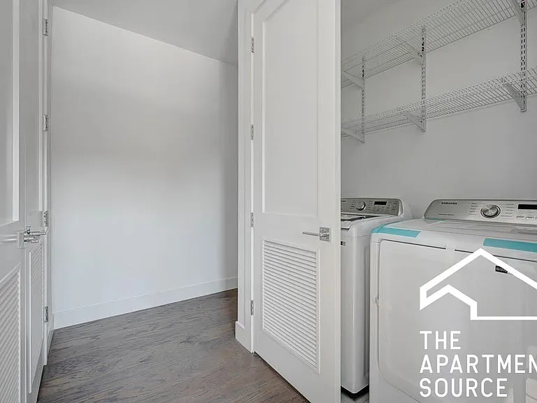3010 W Belmont Ave #4 — Photo 5