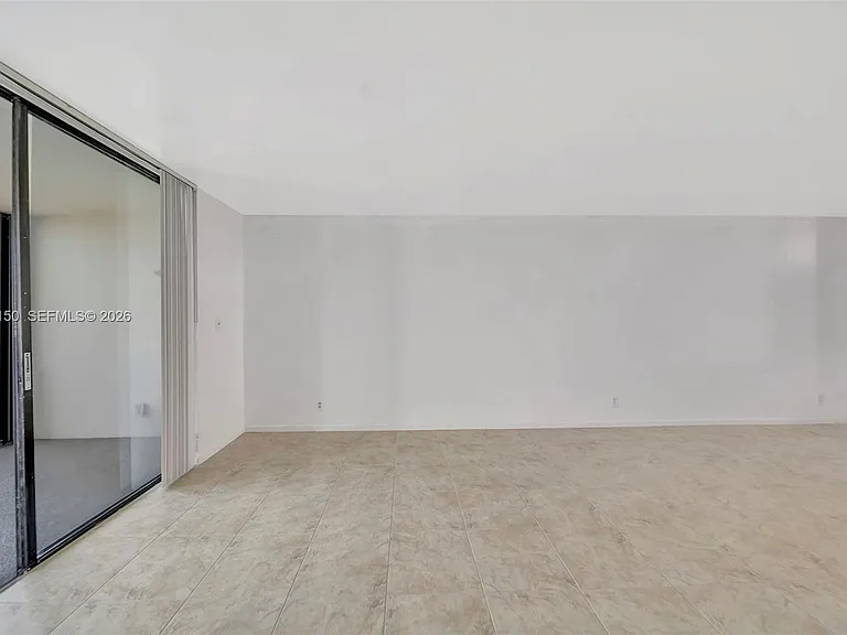 117 Lake Emerald Dr #408 — Photo 19