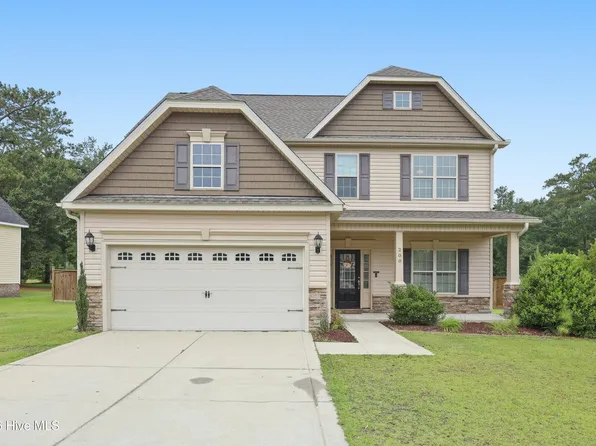 200 Wedgefield Circle, Maple Hill, NC 28454