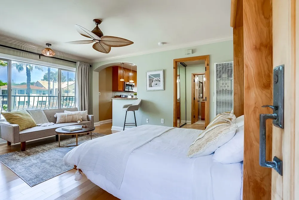 Studio, 415 sqft, $2,995 — Photo 2