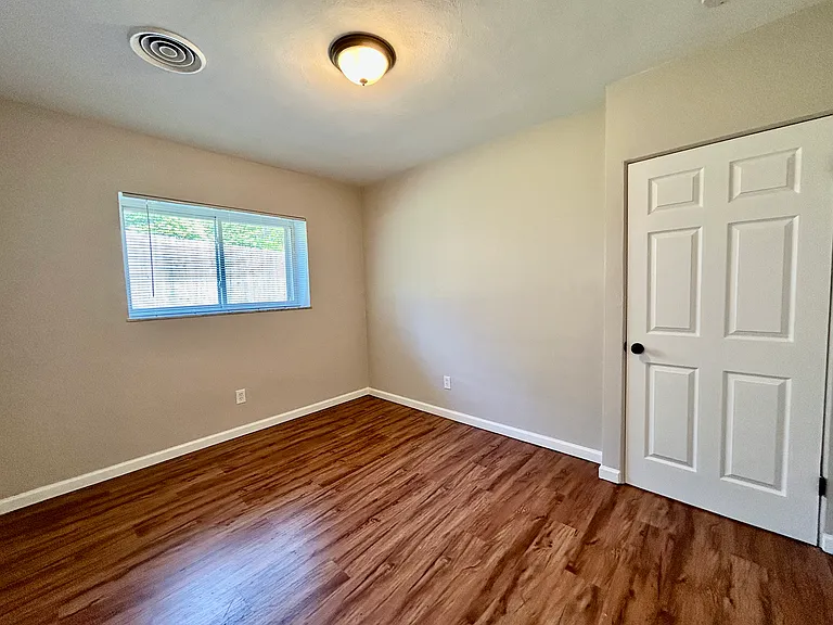 Glen Park Apartments — Photo 12
