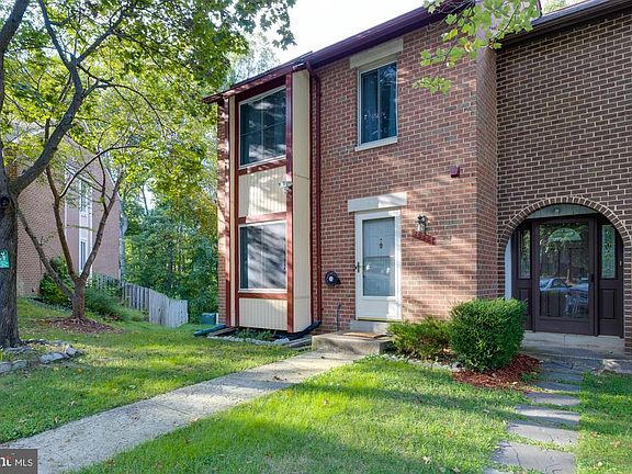3rd image of 2938 Cambridge Dr
