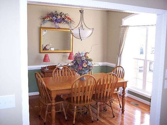 5th image of 260 Surry S Circle