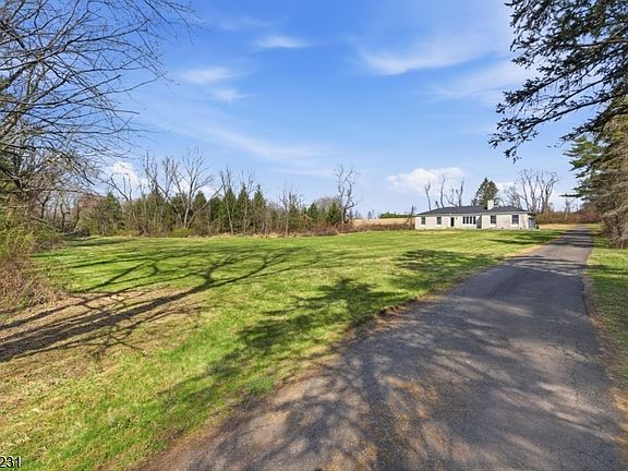 3rd image of 193 Bryans Rd