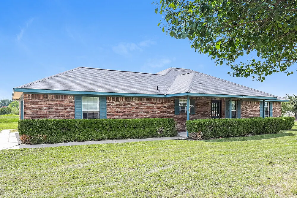 3 bed, 2.0 bath, 1687 sqft, $1,845 — Photo 3