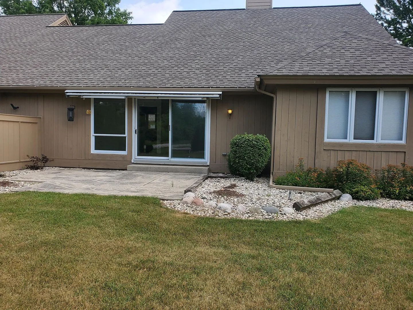 Mequon - A Stunning 3 Bedroom 3 Bath Condo — Photo 3