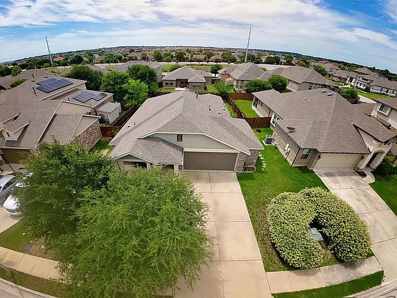3rd image of 2108 Maplewood Dr