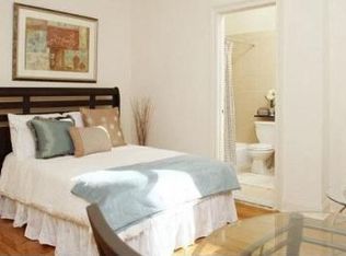 241 W 71st St, New York, NY 10023