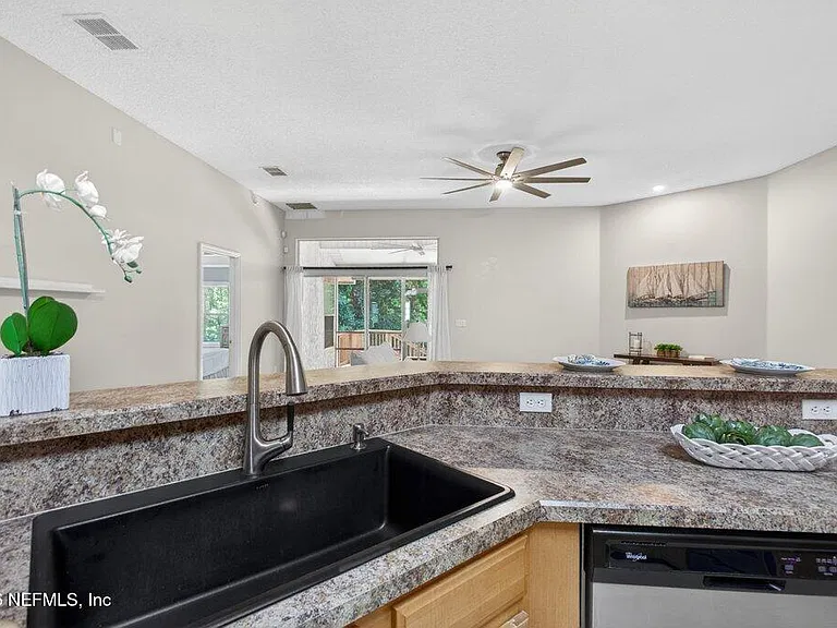 1634 Majestic View Ln — Photo 15