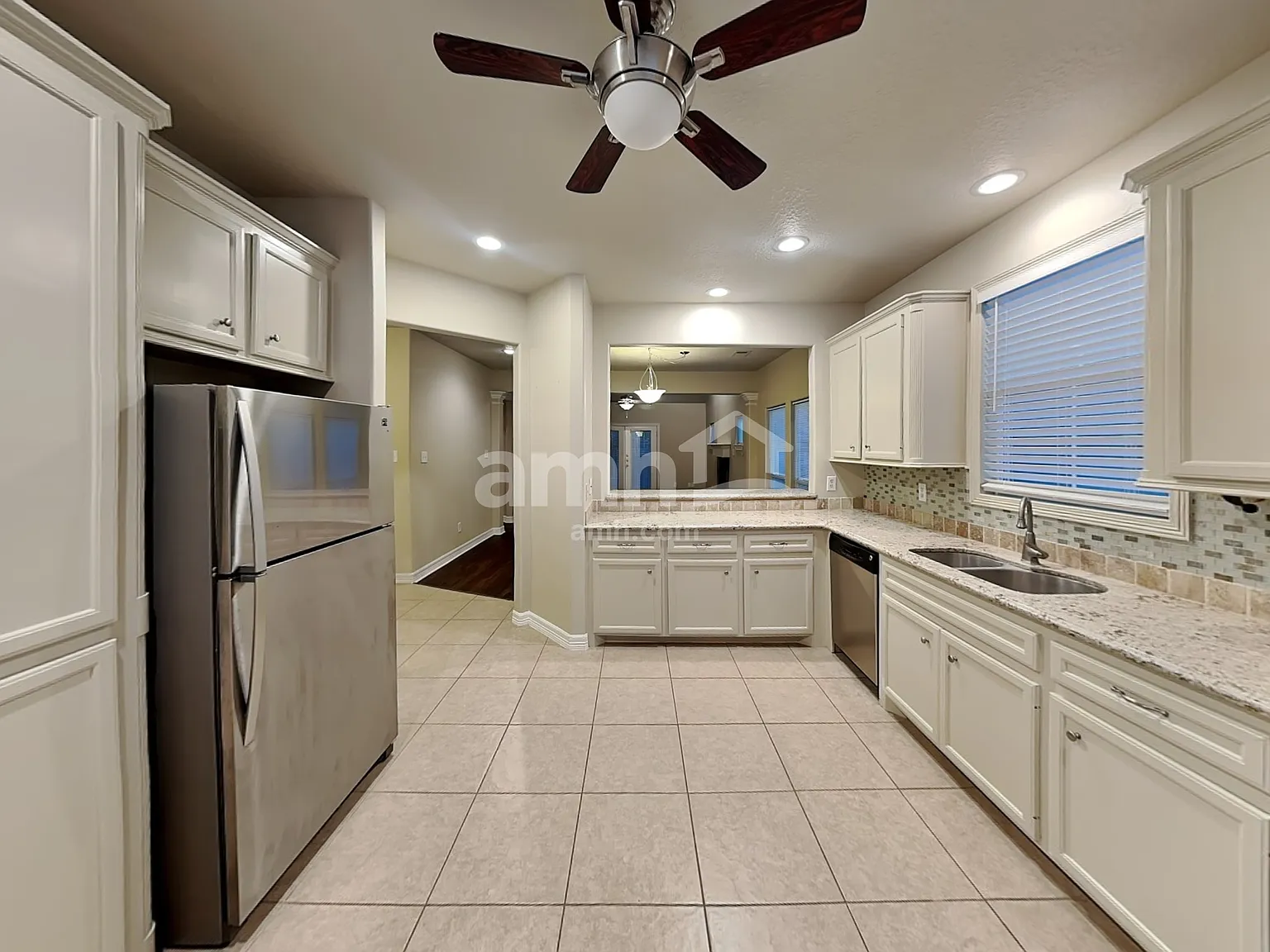3 bed, 2.0 bath, 1969 sqft, $1,965 — Photo 4