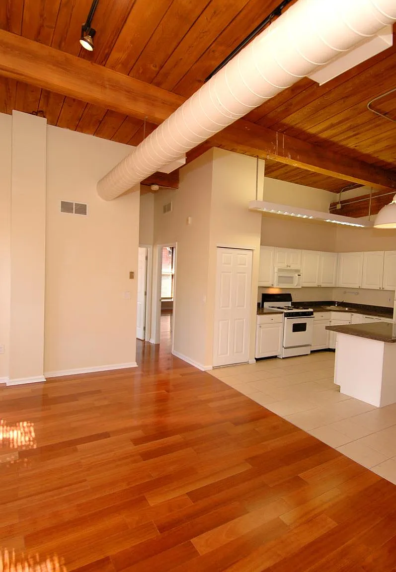 2 bed, 950 sqft, $3,050 — Photo 3