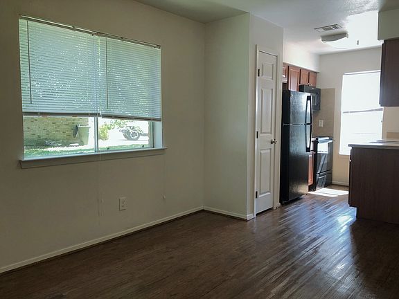 4th image of 3620 Mahan Dr #A