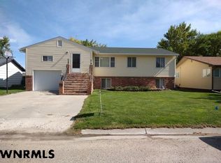 1229 Grand Ave, Alliance, NE 69301