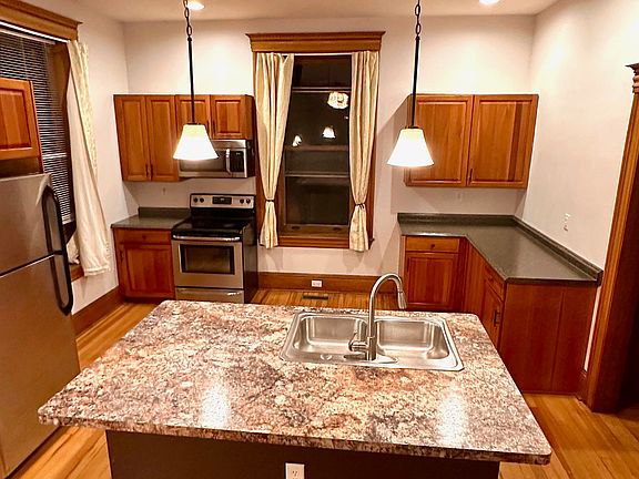 454 Carlisle St 1st Floor - Kitchen with Island