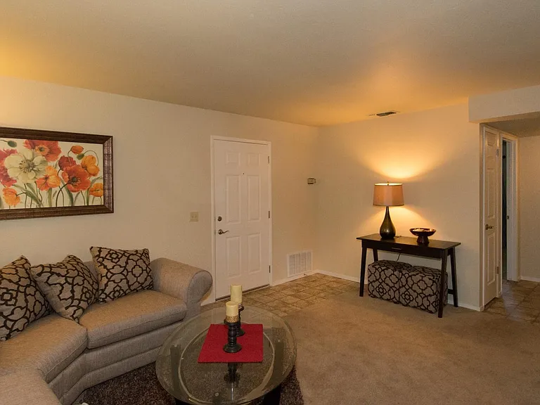 Ceres Plaza Apartments — Photo 7