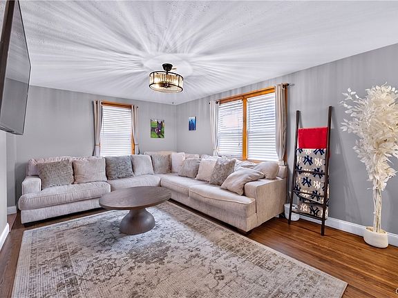 3rd image of 515 Wellesley Rd