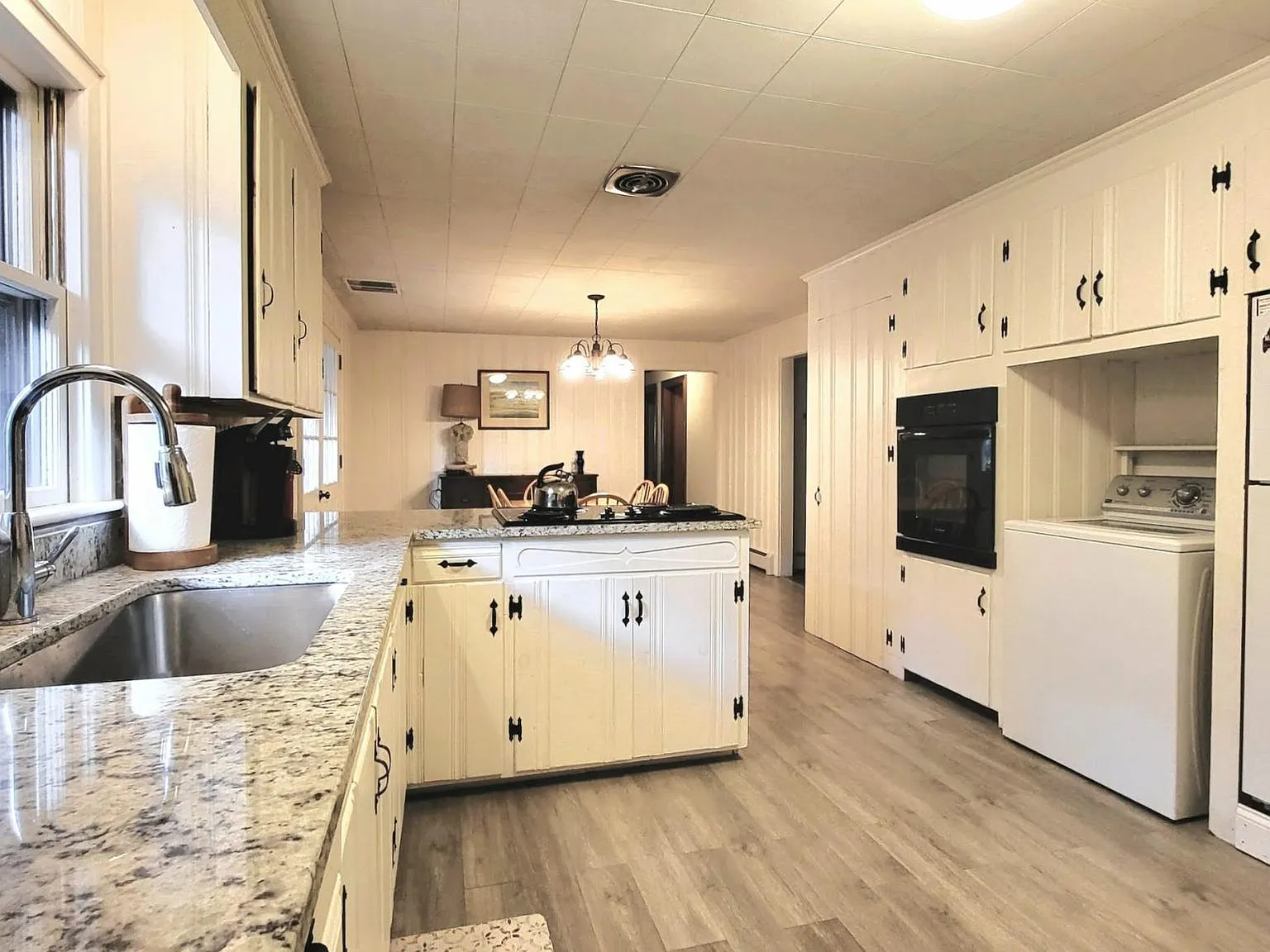 3 bed, 1.5 bath, 1252 sqft, $2,450 — Photo 3