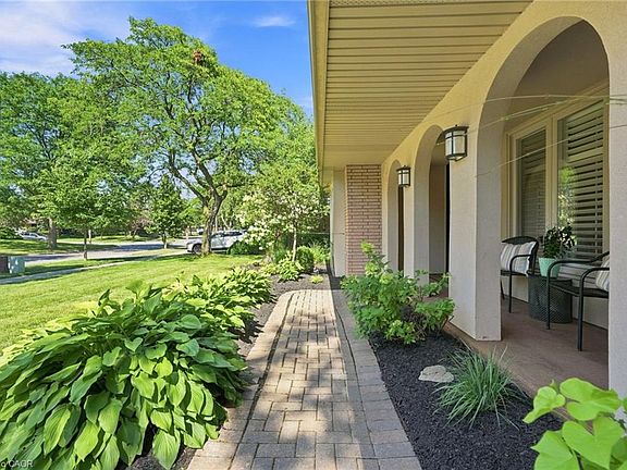 4th image of 2086 Cavendish Dr