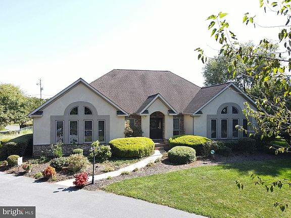 3rd image of 890 S Mount Pleasant Rd