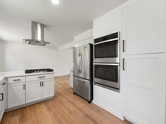 4th image of 1051 N King Charles Ct
