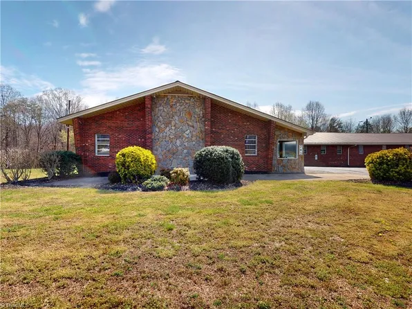259 Belvue Dr, Mount Airy, NC 27030
