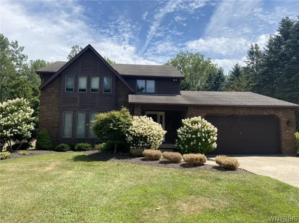 41 Tiffany Ln, Elma, NY 14086