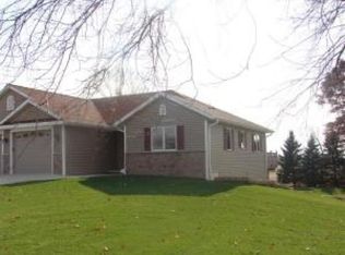 W3159 Fairview Dr, Helenville, WI 53137