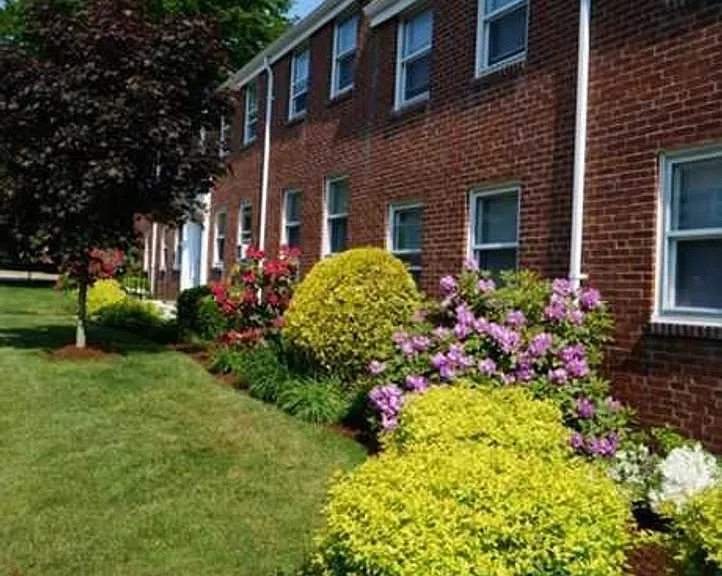 Shawomet Gardens Apartments — Photo 5
