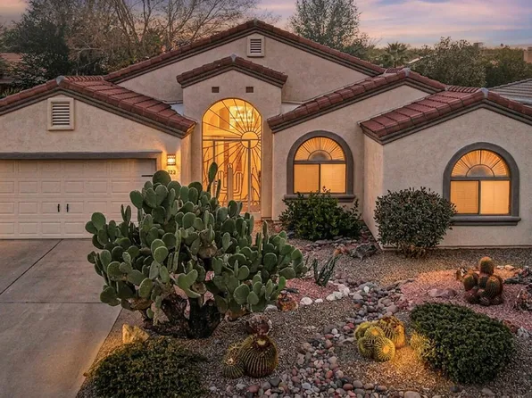 668 W Greenview Pl, Green Valley, AZ 85614