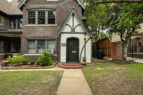 720 NE 17th St #1 Photo 1
