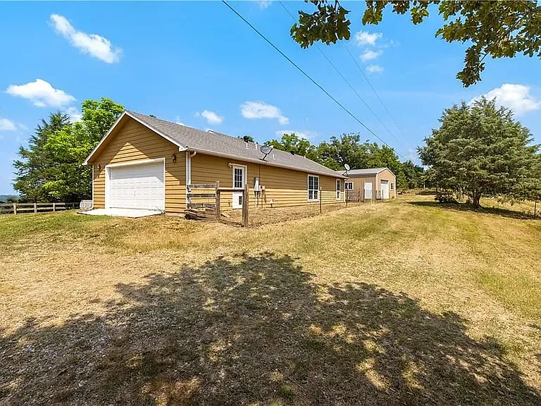 20593 Pug Gayer Rd — Photo 4