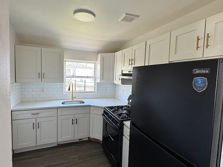 69-09 Bayfield Ave #2 — Photo 2