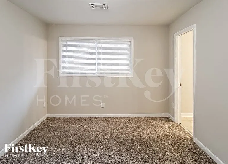 2483 Kings Park Cir — Photo 11