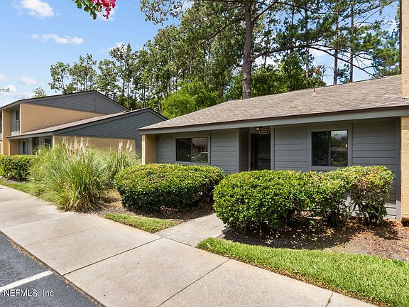 2nd image of 85 DEBARRY Avenue #1051