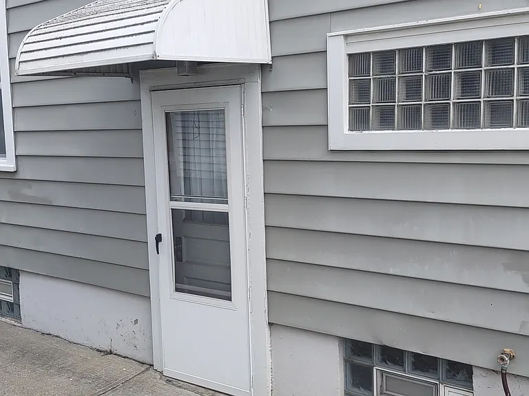 220 Monteray Ave — Photo 2