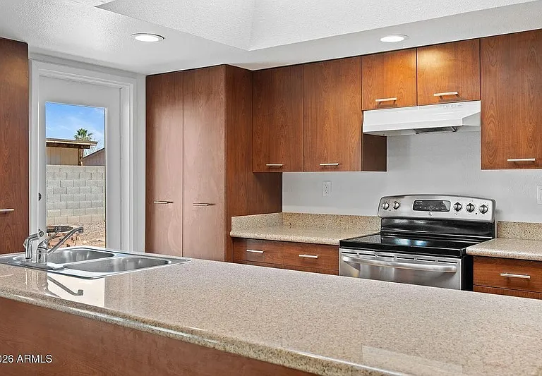 1664 E Del Rio Dr — Photo 14