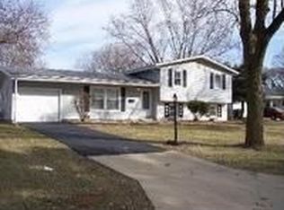 411 N Silverleaf Blvd, Carol Stream, IL