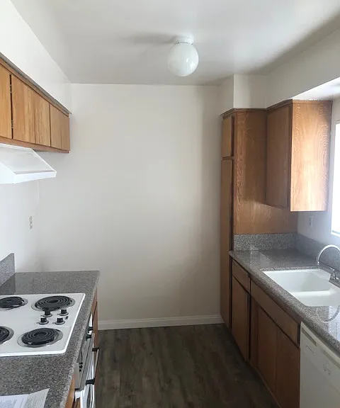 6-6037 Greenleaf Ave #6 — Photo 2