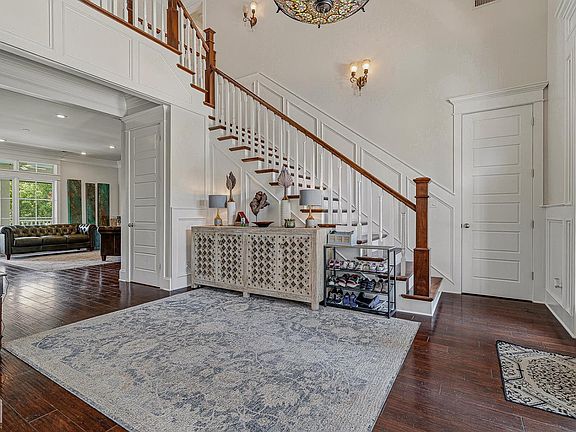 4th image of 3729 Riviera Dr