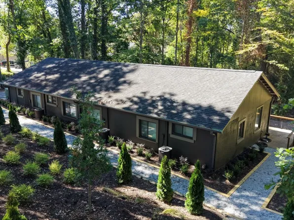 Walk to Campus! Downtown Apartment Available!