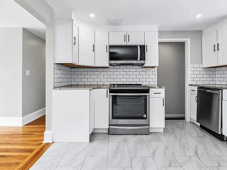 212 Cambridge Rd — Photo 12