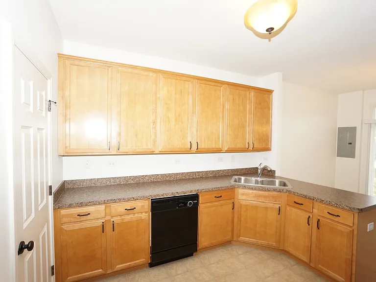 210 Portage Ln #D — Photo 7