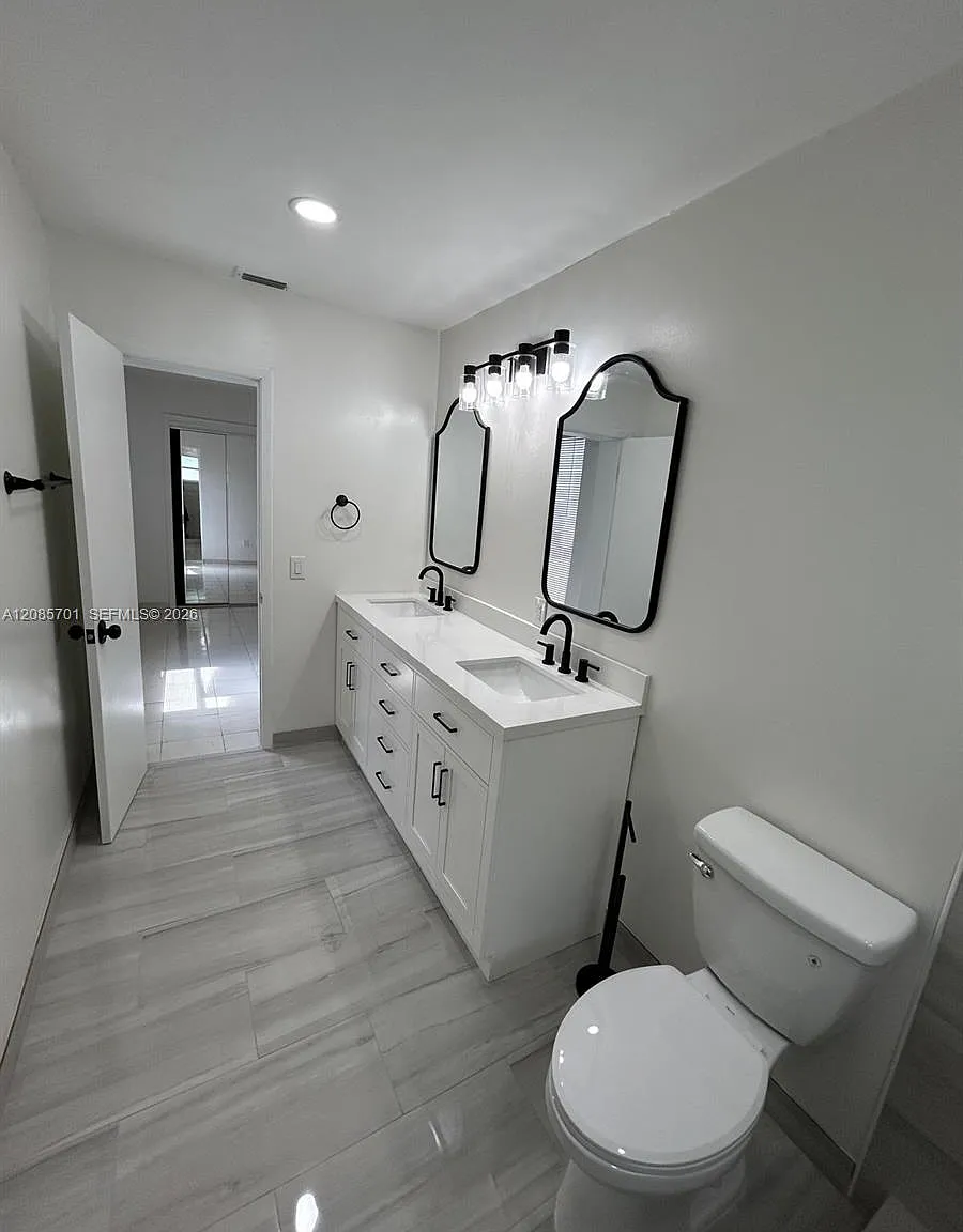 Knollwood Manor — Photo 4